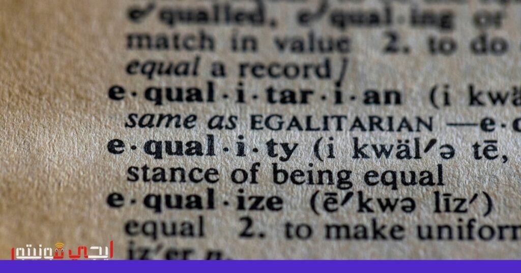 محرر صحفي يُجري مقابلة مع شيشير مهوترا حول تأثير الذكاء الاصطناعي… صورة: الذكاء الاصطناعي