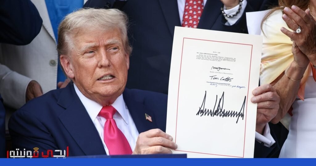 صورة: توقيع الرئيس الأمريكي على الدولار